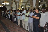 بالفيديو والصور: شعائر صلاة التراويح من مسجد حسن بك في يافا